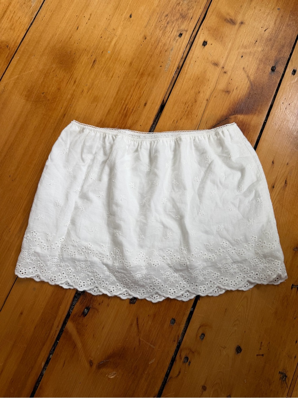 Princess Polly Eyelet Mini Skirt Size 4 | New withOUT tag